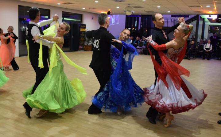 blau-grün Tanzkristall 2016